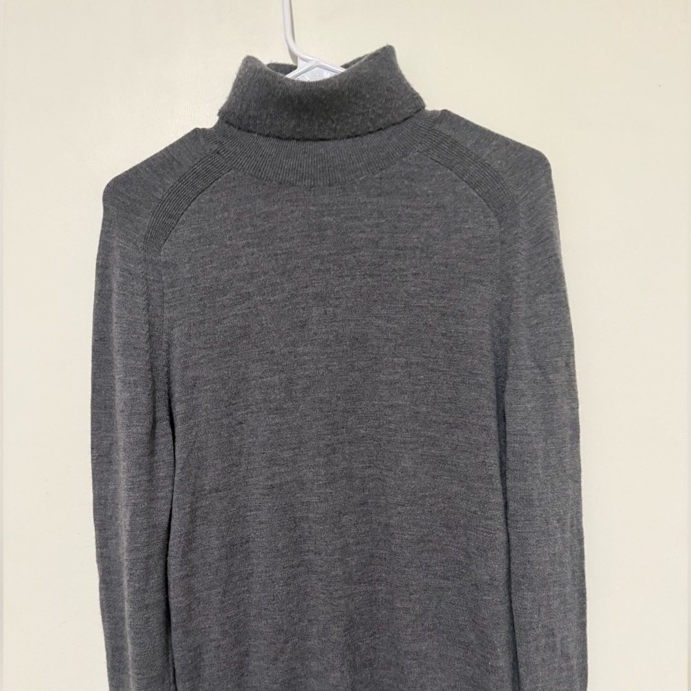 Express Women's Gray Turtleneck Sweater